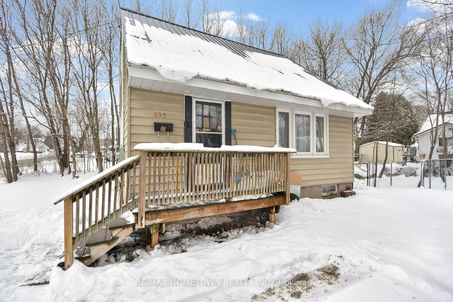 Detached in Brockville
