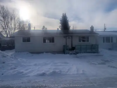 Detached in Manitouwadge