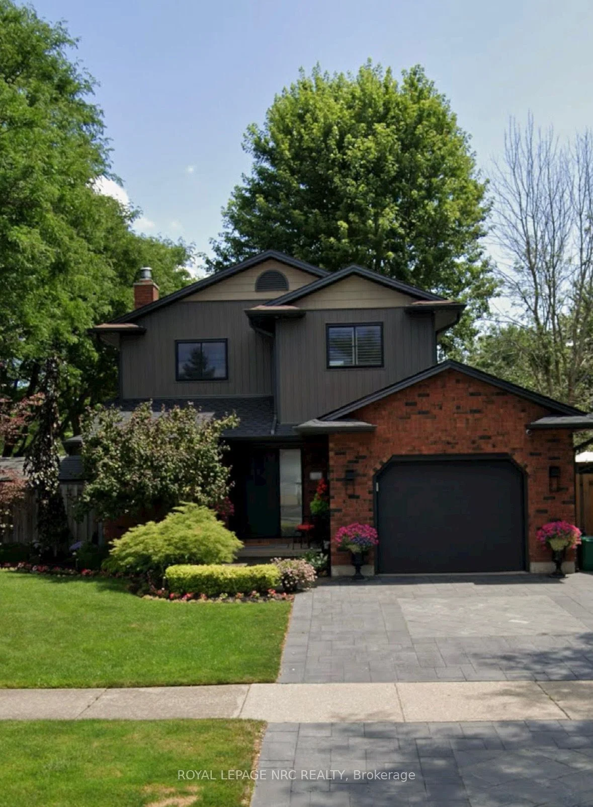 Detached in Niagara Falls