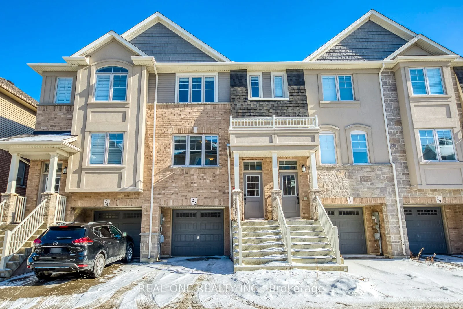 Att/Row/Townhouse in Hamilton