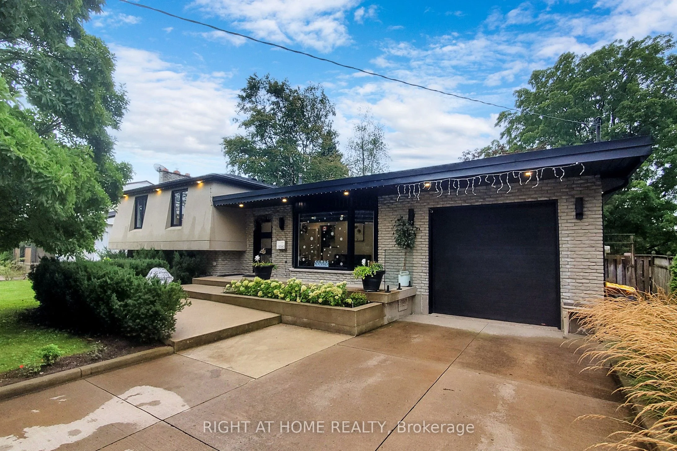3787 Dorchester Road, Niagara Falls, On L2j 3a8