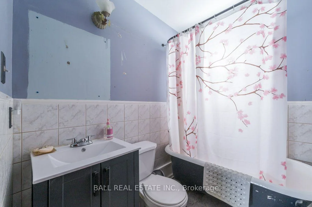 472 Parnell Street, Peterborough Central, ON K9J 4J4