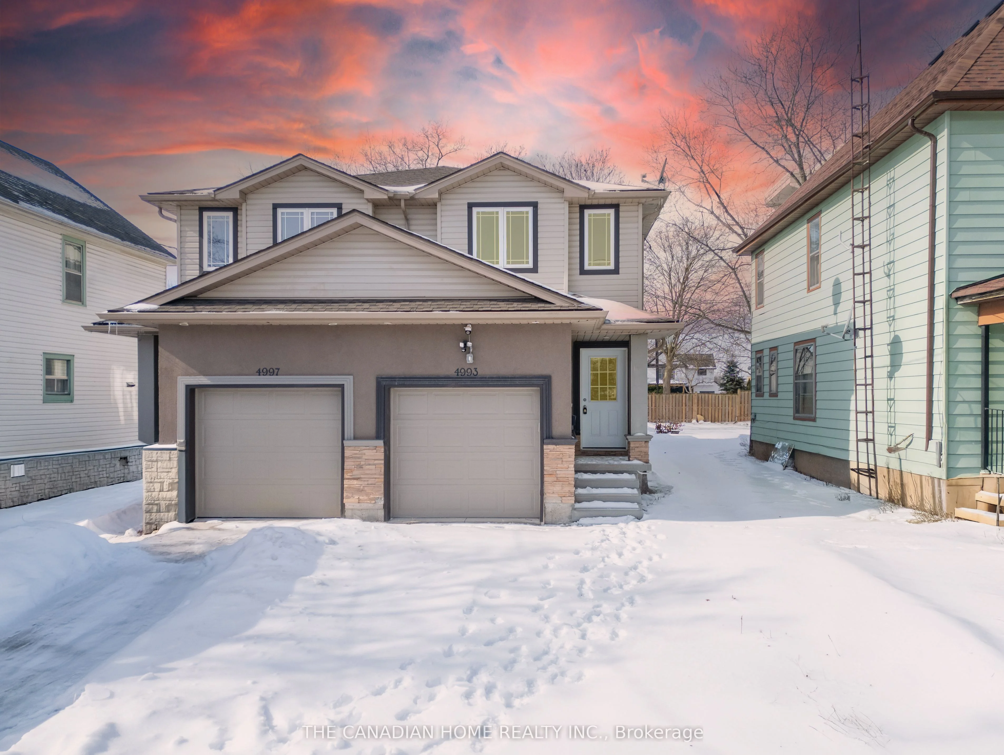 Semi-Detached in Niagara Falls
