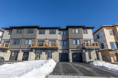 Att/Row/Townhouse in Stittsville - Munster - Richmond