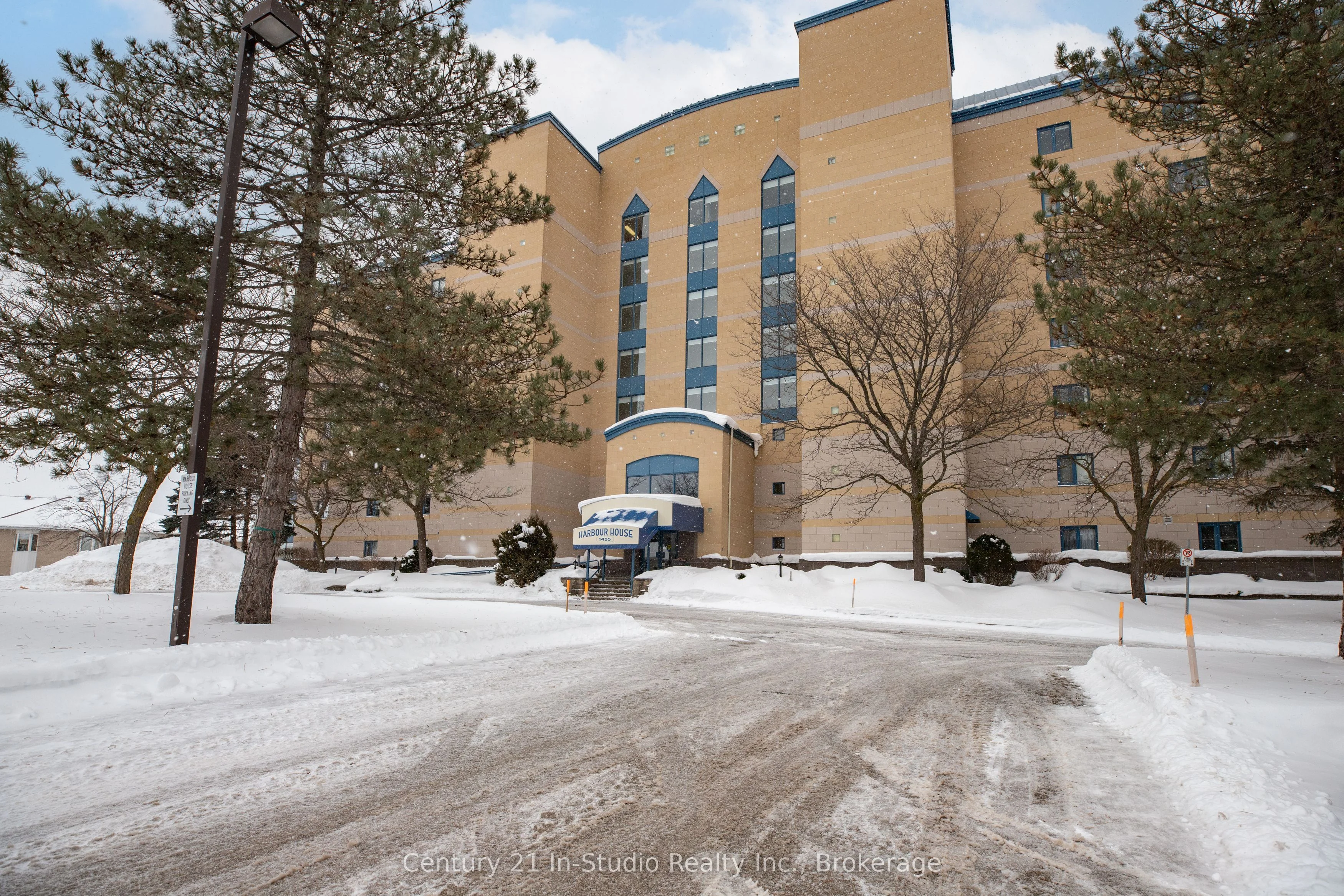 Condo Apartment in Owen Sound