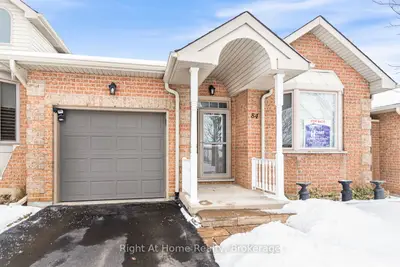 Condo Townhouse in Hamilton