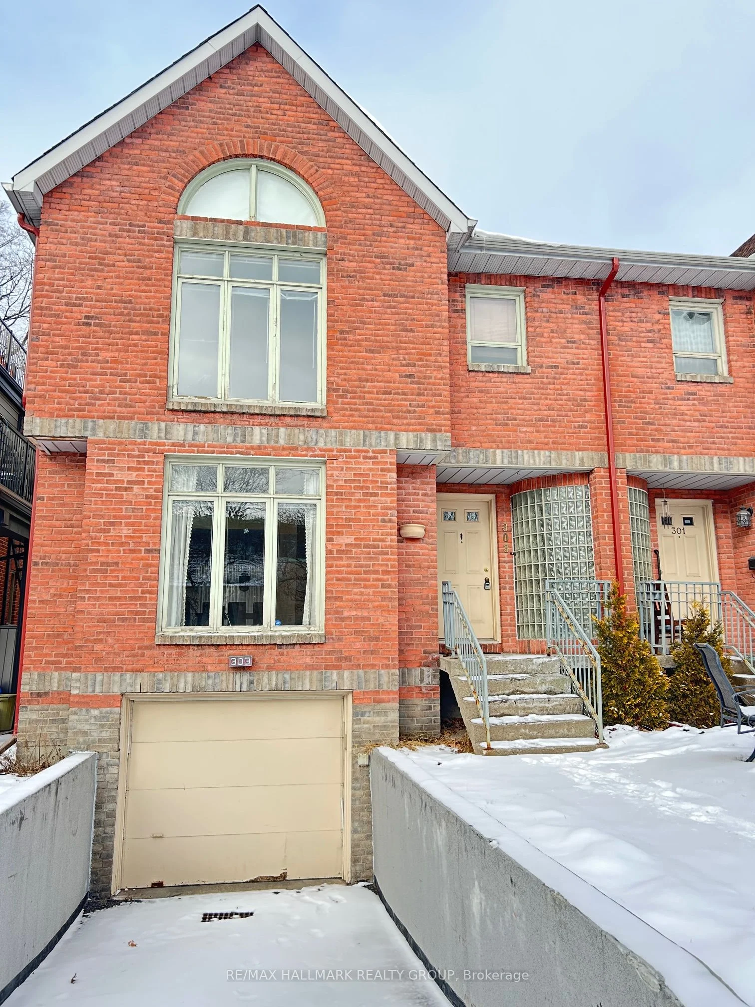 303 Sherwood Drive, Dows Lake - Civic Hospital And Area, On K1y 3w7