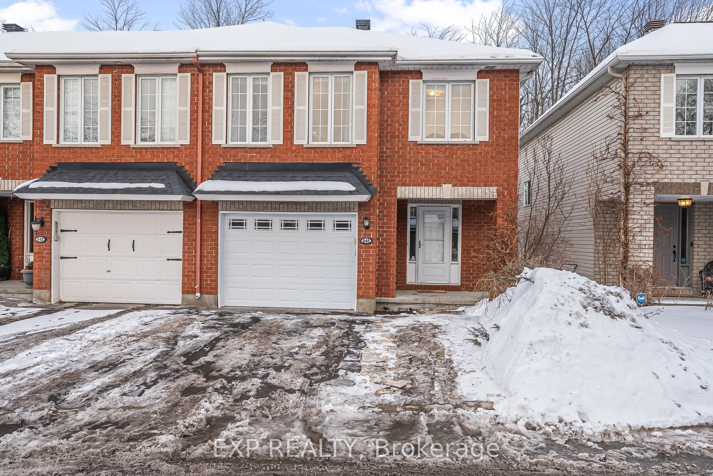 Att/Row/Townhouse in Blossom Park - Airport and Area