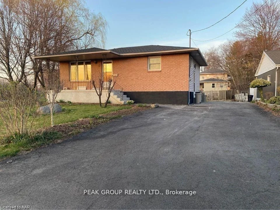 Detached in Port Colborne