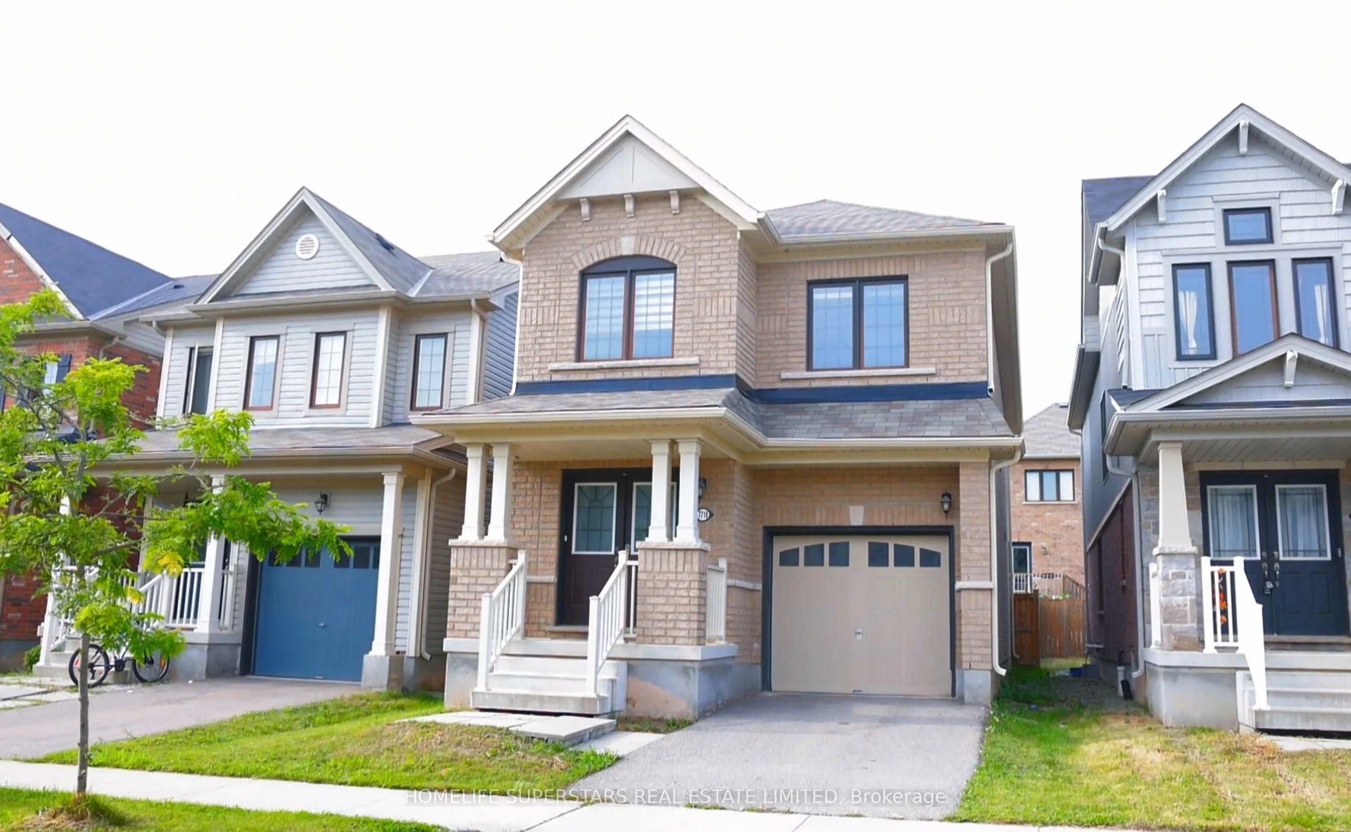 Detached in Niagara Falls