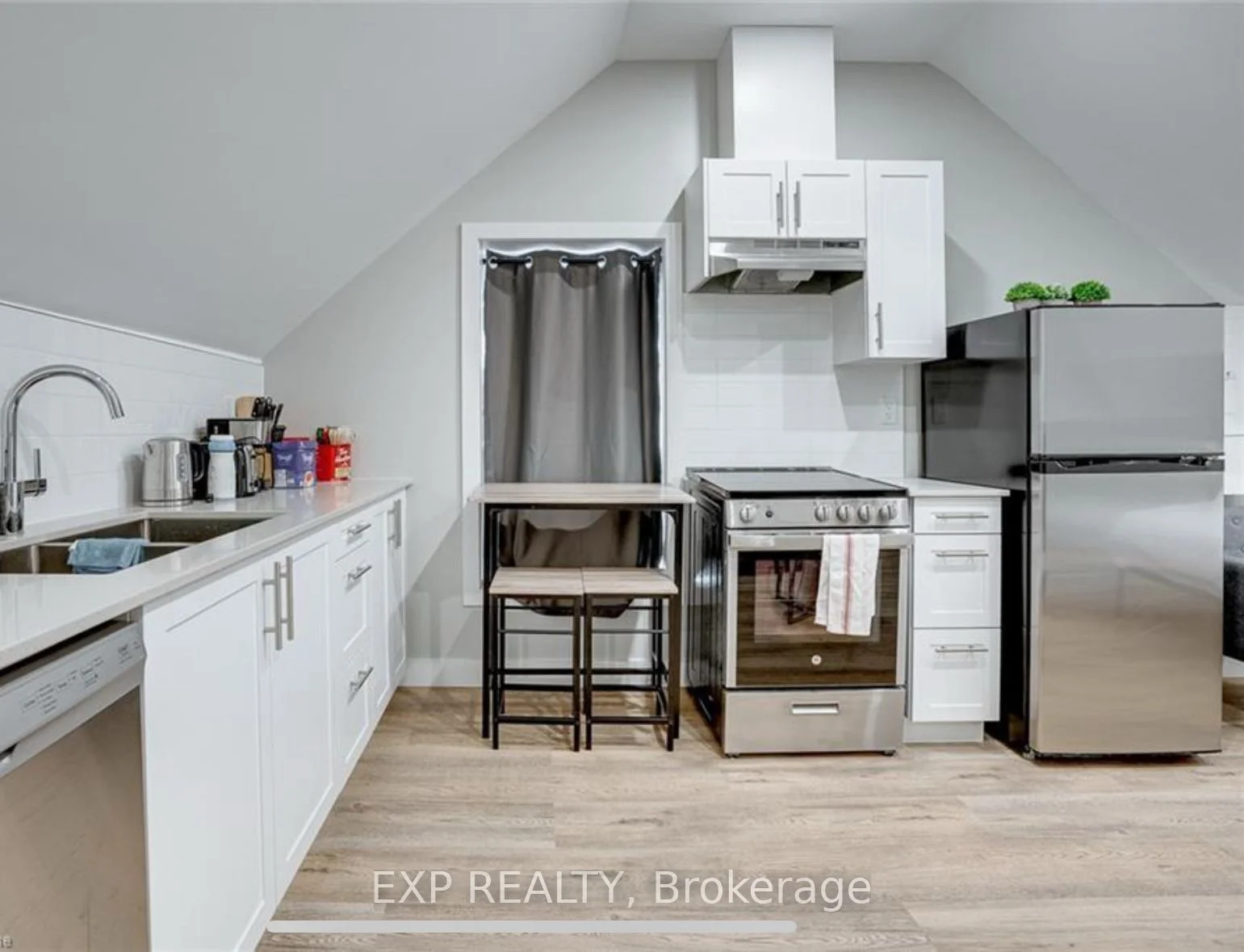 102 Wellington Street N 4, Hamilton, ON L8R 1N3
