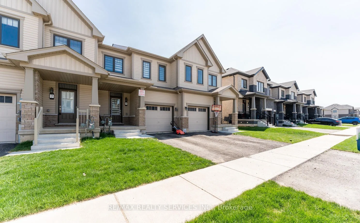 9 Amos Avenue, Brantford, On N3t 0v4