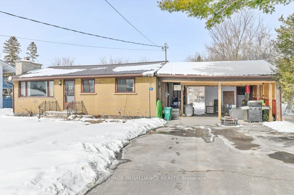 17 Quinte Road, Quinte West, On K8v 5p5