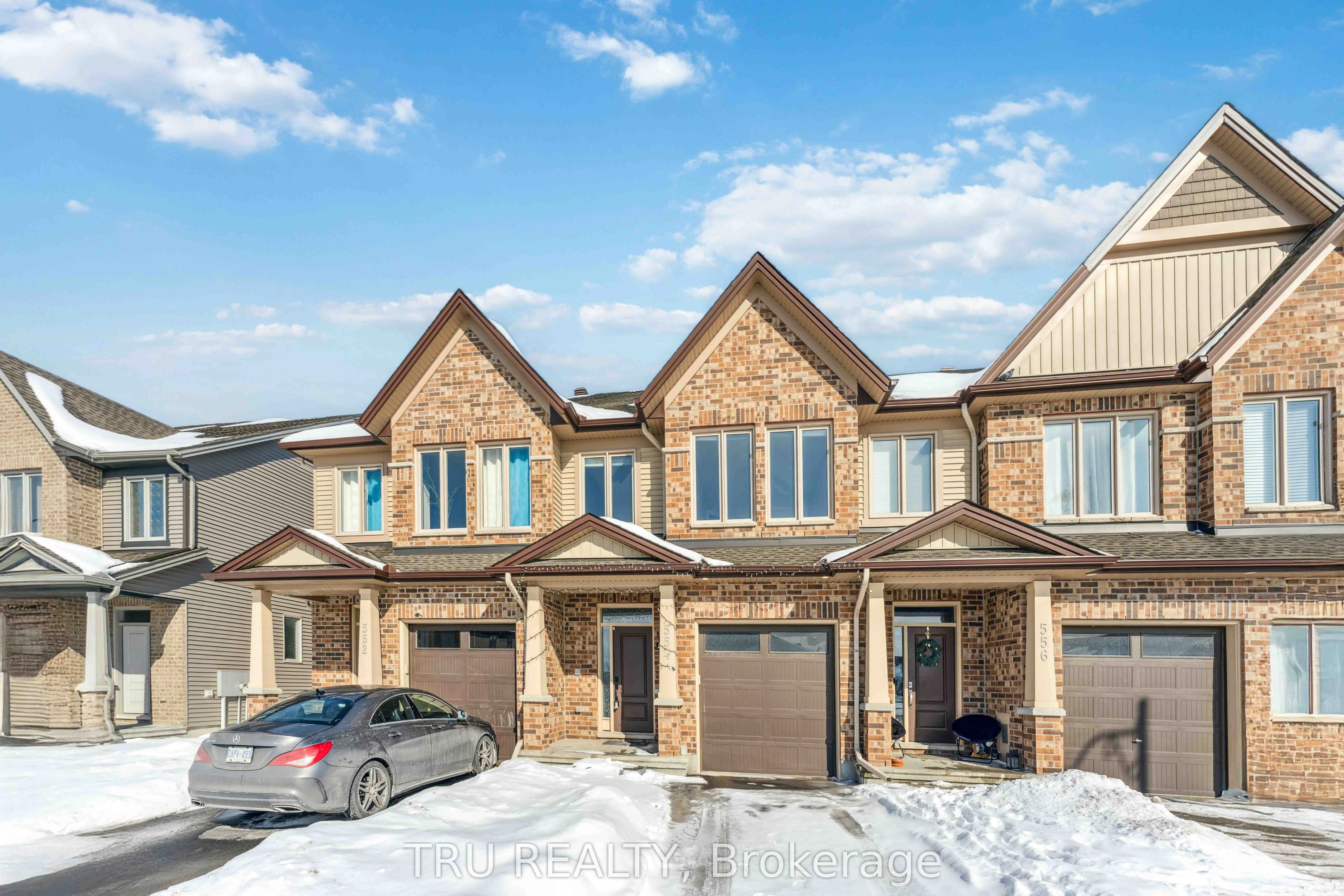 Att/Row/Townhouse in Stittsville - Munster - Richmond