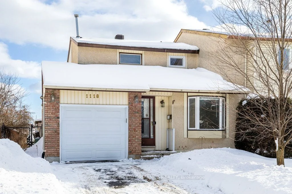 Att/Row/Townhouse in Orleans - Convent Glen and Area