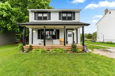 Detached in Prince Edward County