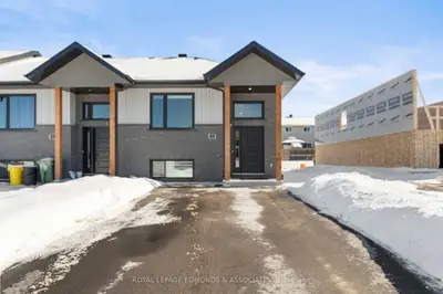 26 Samantha Crescent, Petawawa, On K8h 0h5