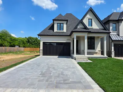 Detached in Niagara Falls