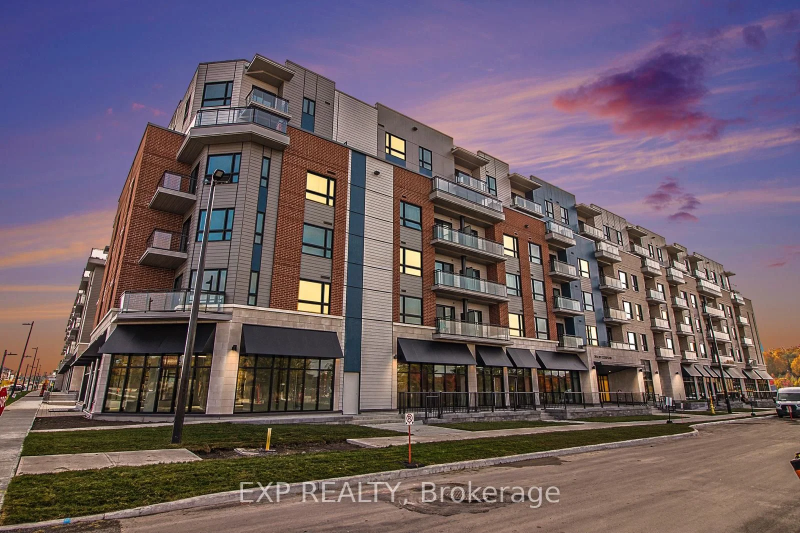 Condo Apartment in Manor Park - Cardinal Glen and Area