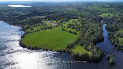 Detached in Greater Madawaska