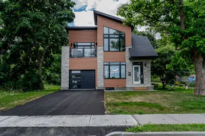 Detached in Belleville