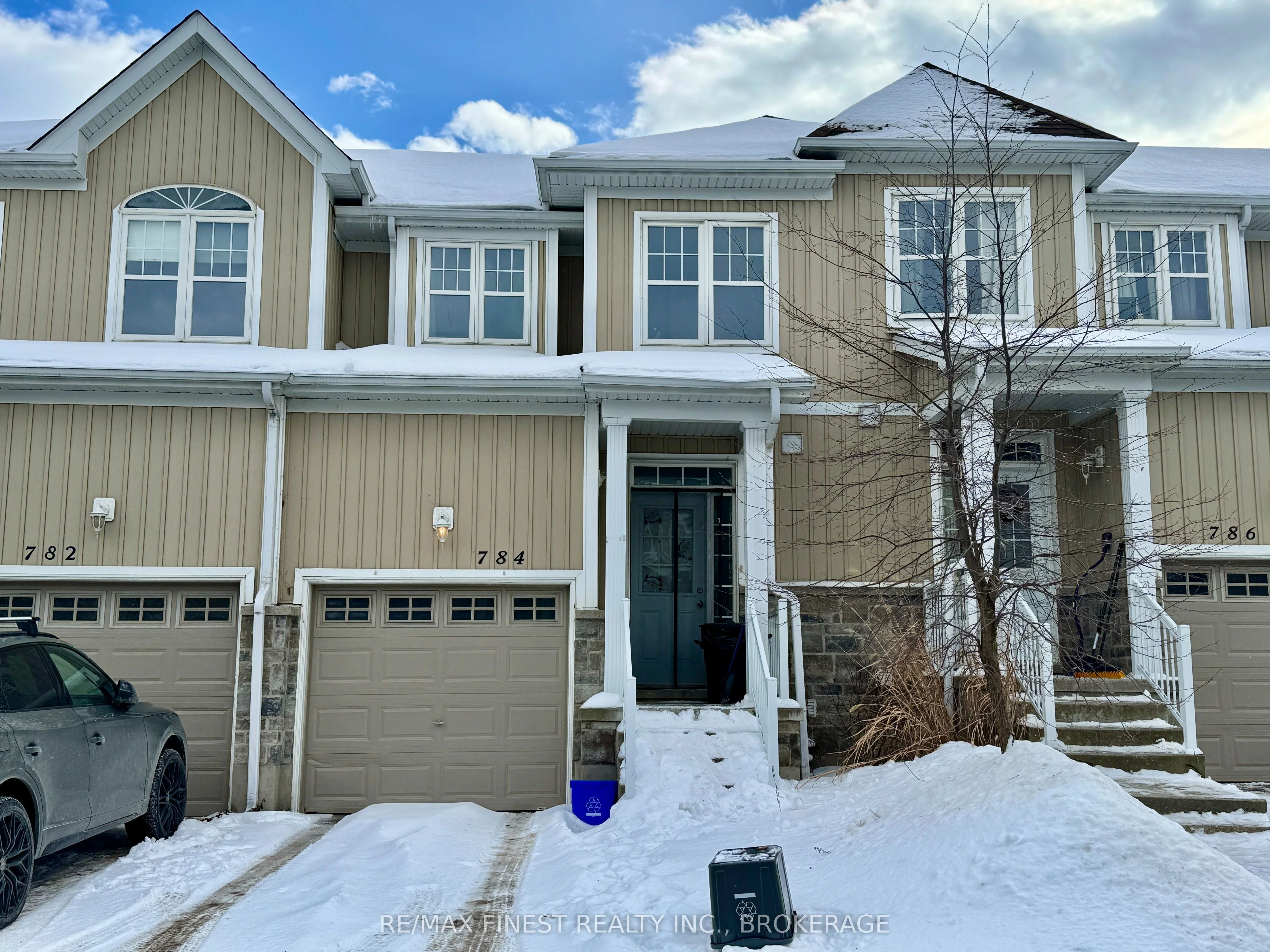 Att/Row/Townhouse in Kingston