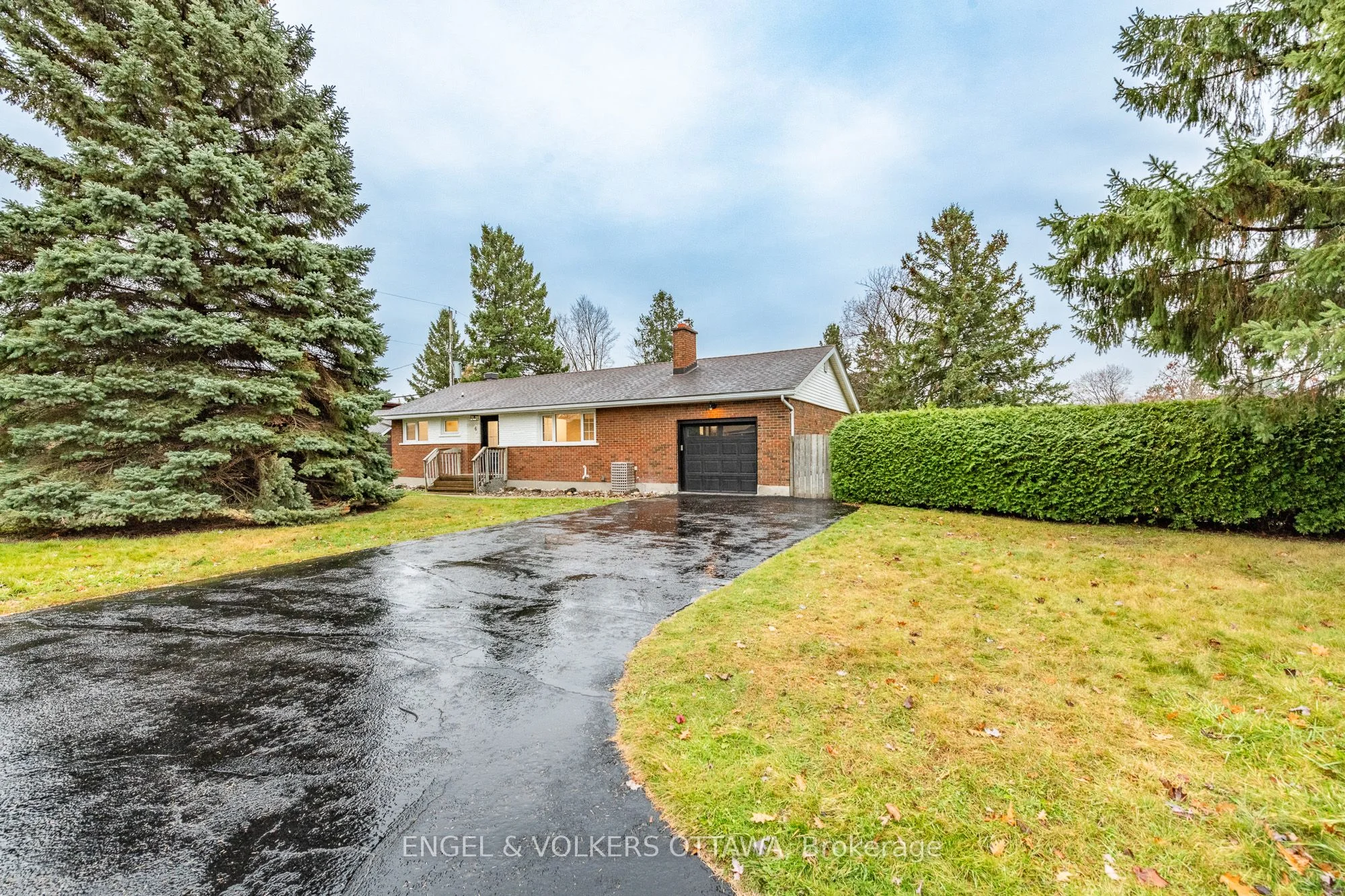 Detached in South of Baseline to Knoxdale