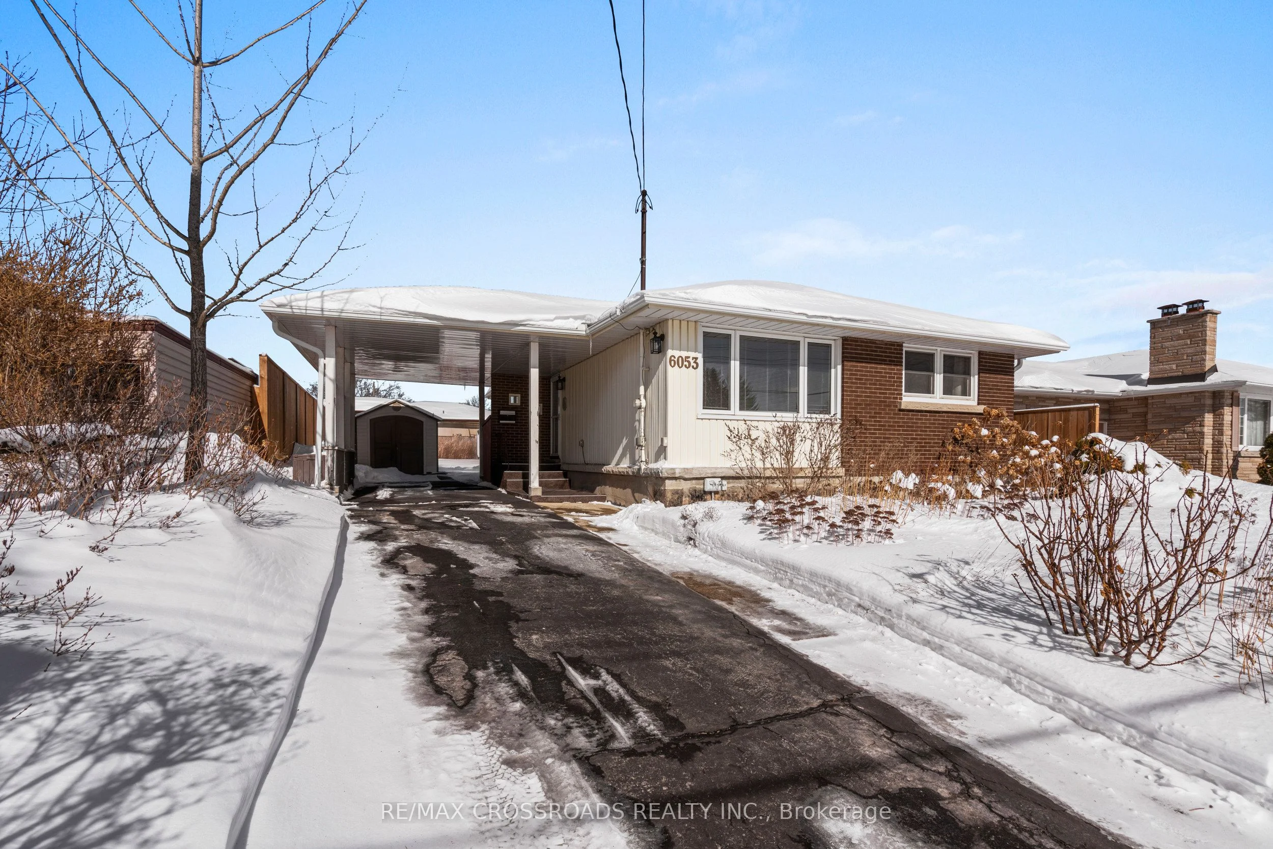 Detached in Niagara Falls