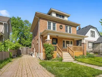 Detached in Niagara Falls