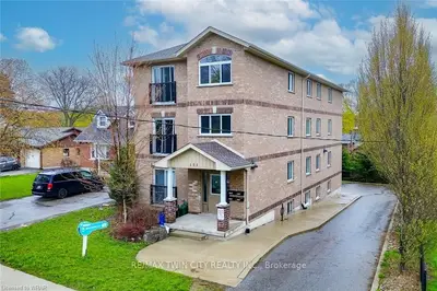 Condo Apartment in Waterloo