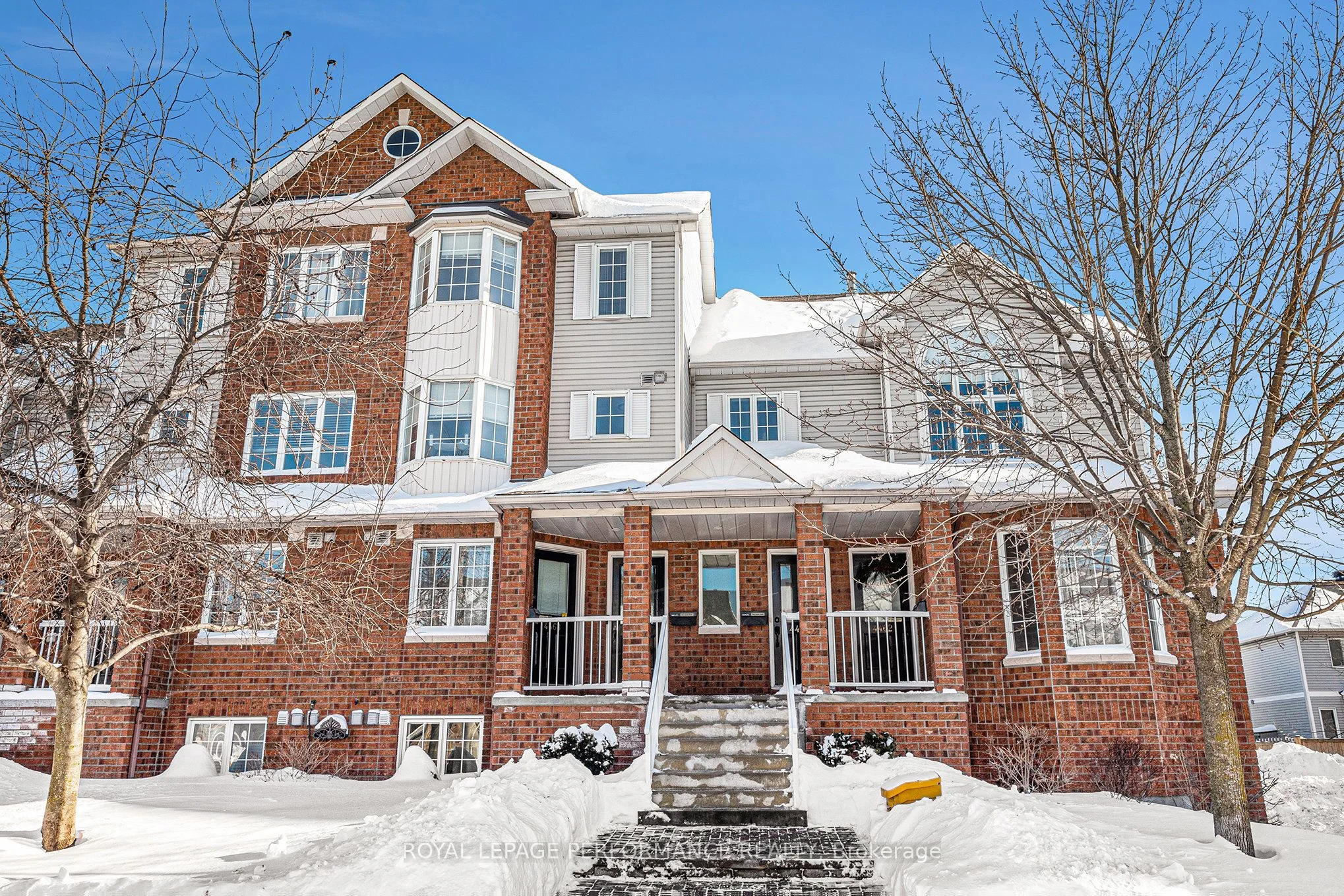 Condo Townhouse in Cyrville - Carson Grove - Pineview