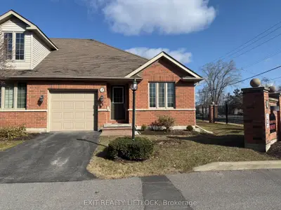 Condo Townhouse in Belleville