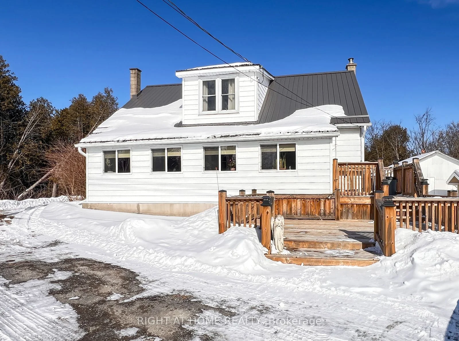 Detached in Tudor and Cashel