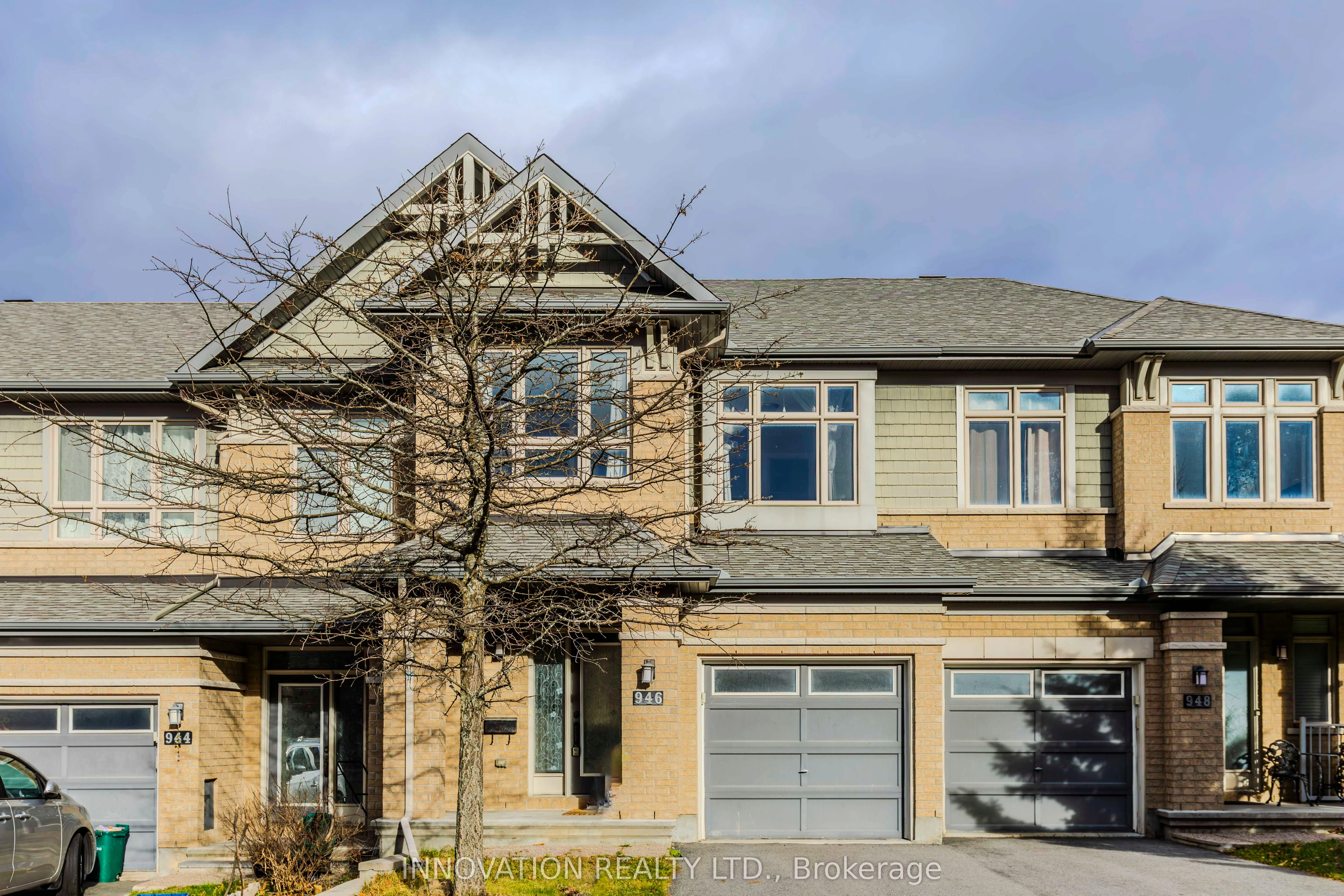 Att/Row/Townhouse in Kanata