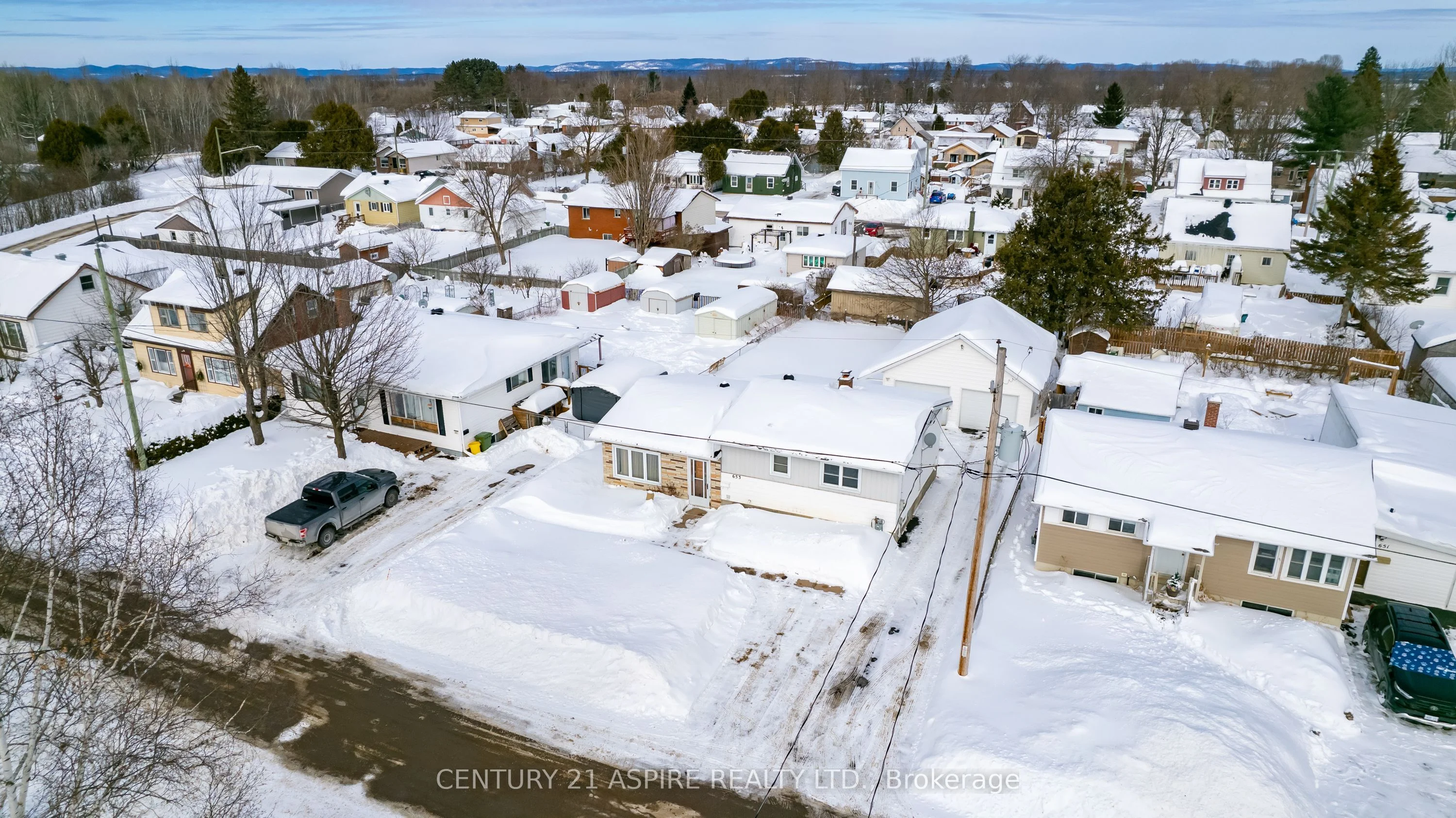 653 Lorne Street W, Laurentian Valley, On K8a 6t1
