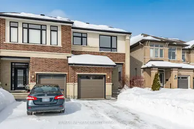 Att/Row/Townhouse in Blossom Park - Airport and Area