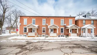 Triplex in Renfrew