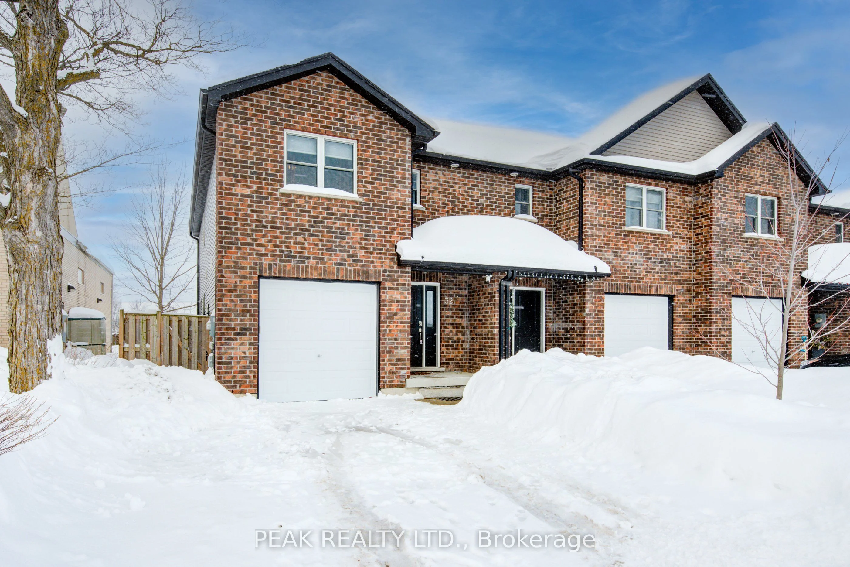 Att/Row/Townhouse in Stratford
