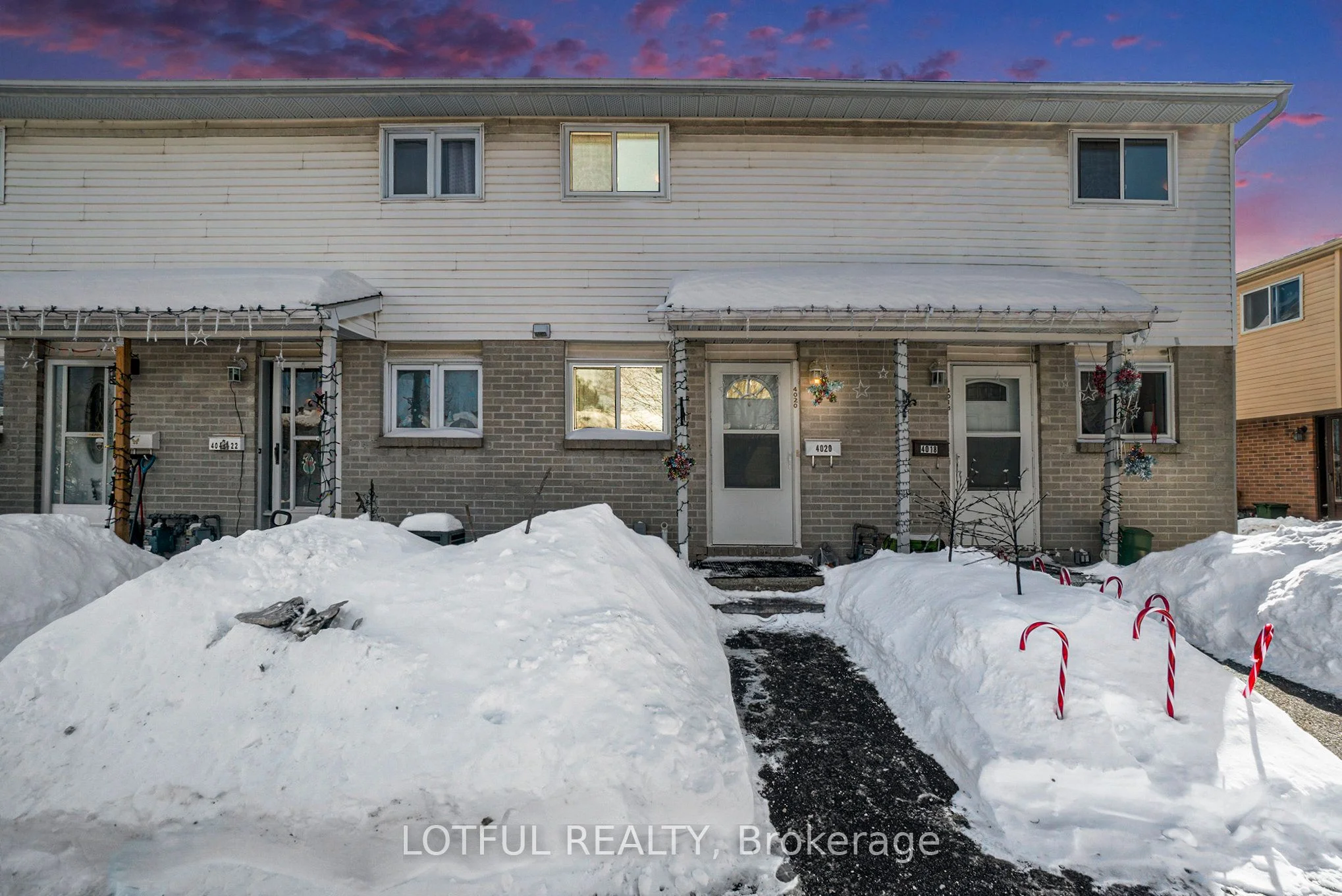 Condo Townhouse in Cyrville - Carson Grove - Pineview