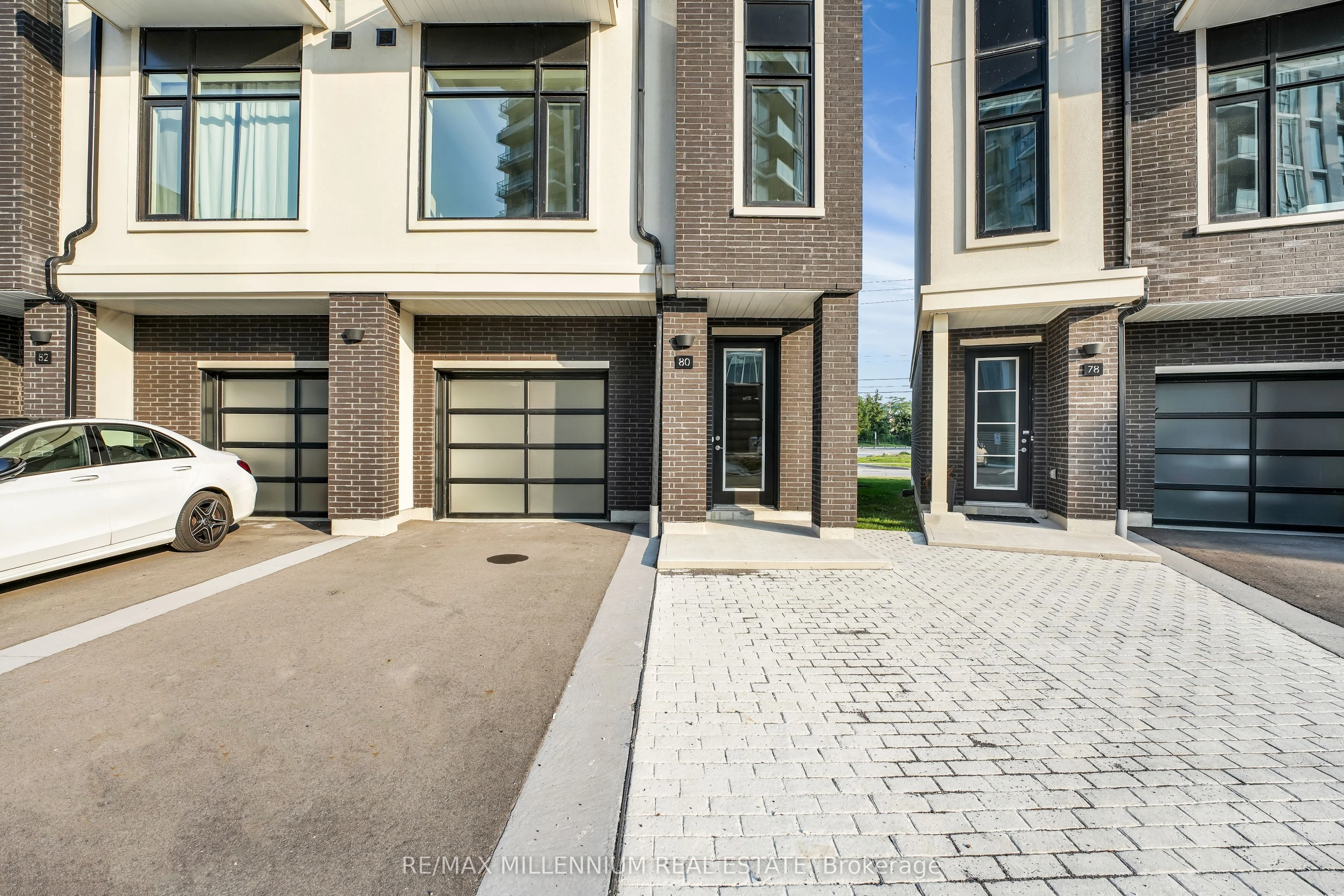 Condo Townhouse in Grimsby
