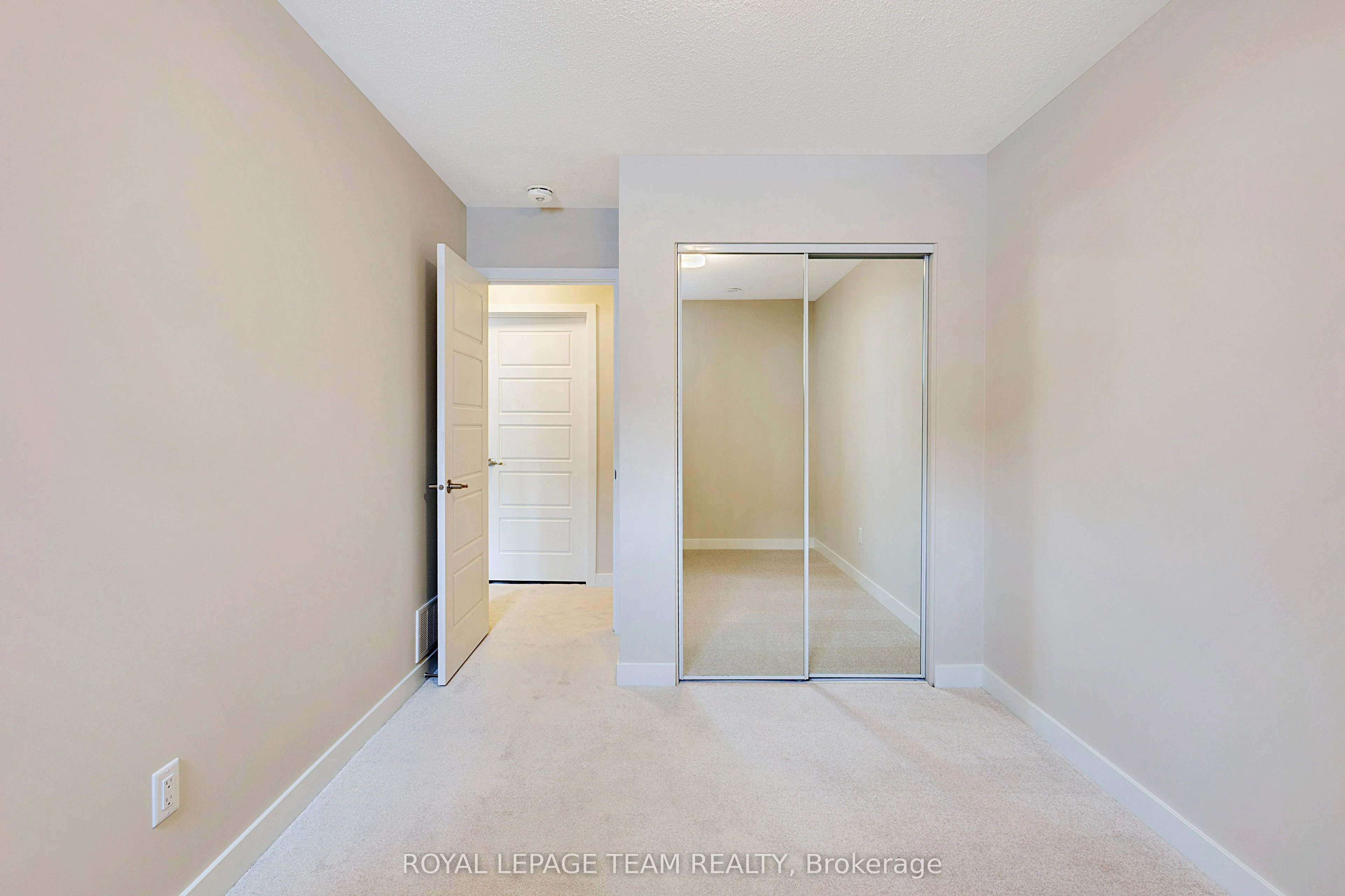 624 MISHI PVT , Manor Park - Cardinal Glen and Area, ON K1K 5C5