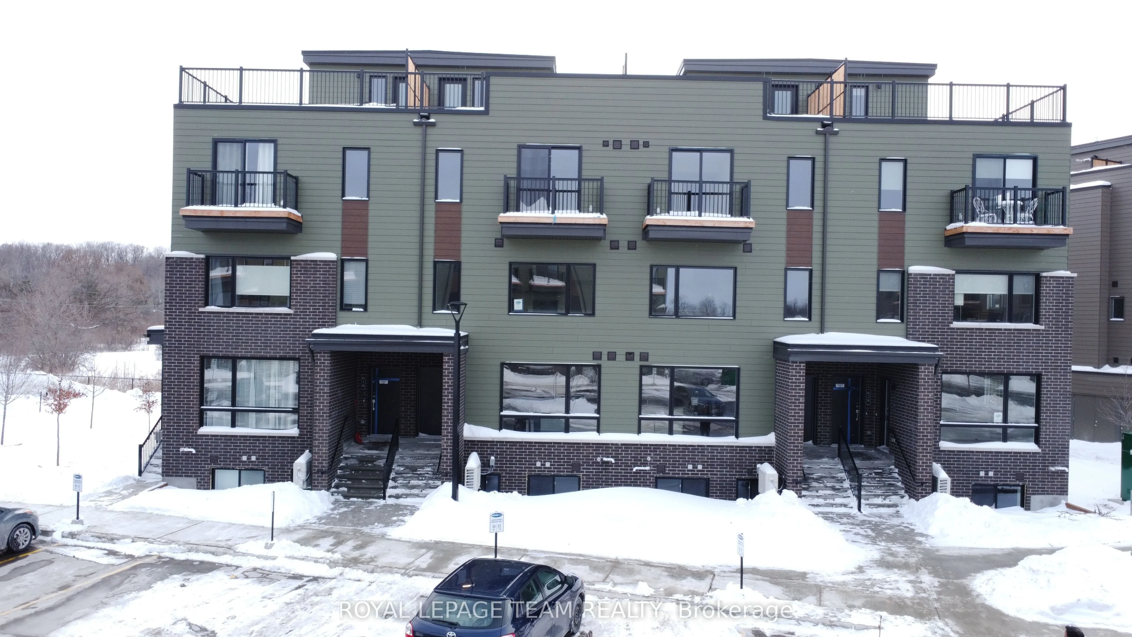 Condo Townhouse in Manor Park - Cardinal Glen and Area