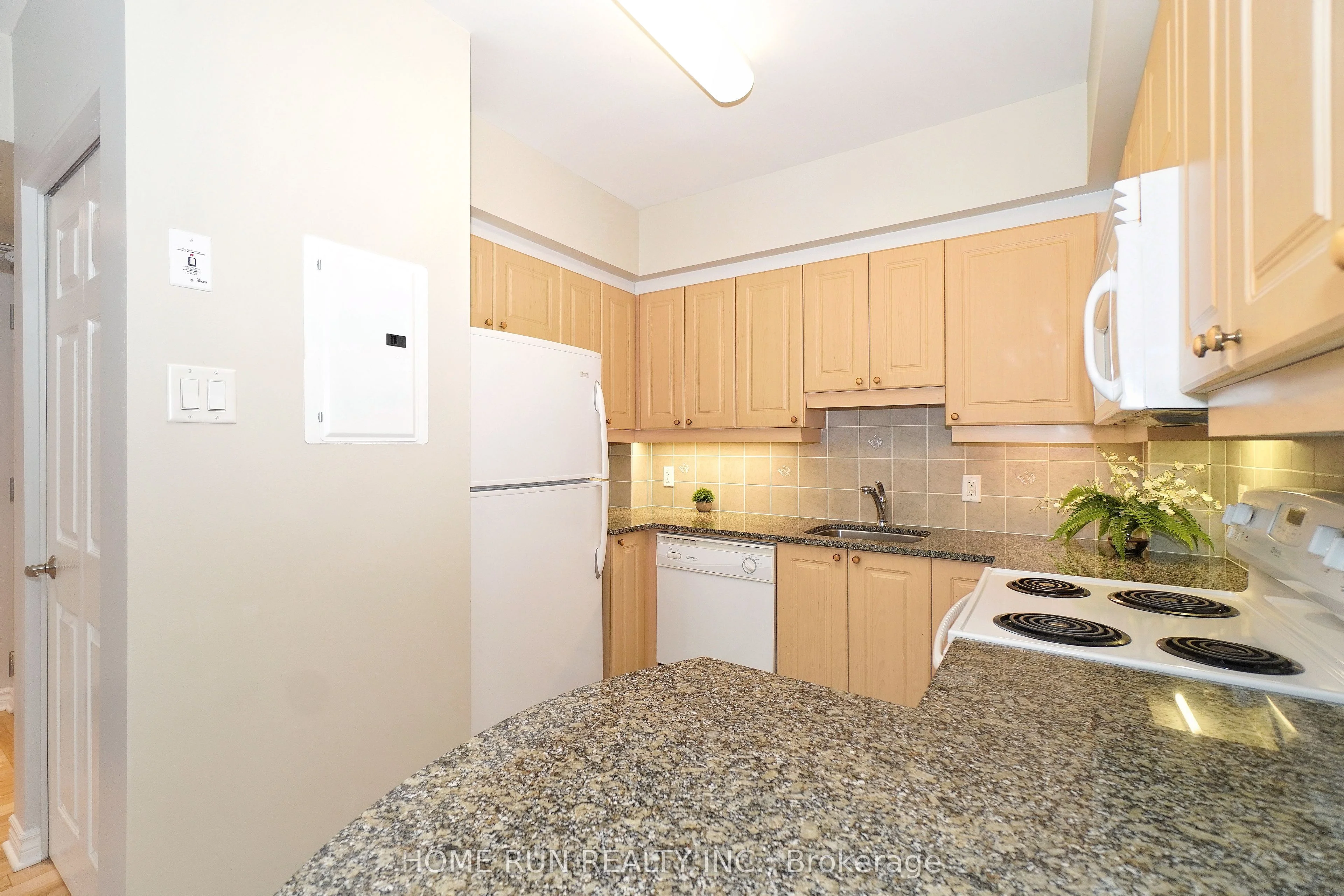 445 LAURIER Avenue W 305, Ottawa Centre, ON K1R 0A2