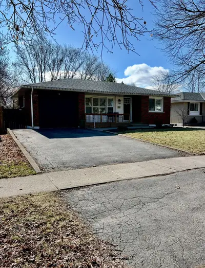 Detached in Brant