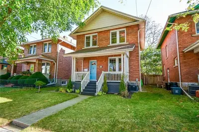 Detached in Port Colborne