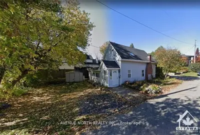 Detached in Manor Park - Cardinal Glen and Area