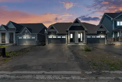 Semi-Detached in Loyalist
