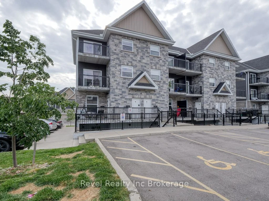 Att/Row/Townhouse in Woodstock