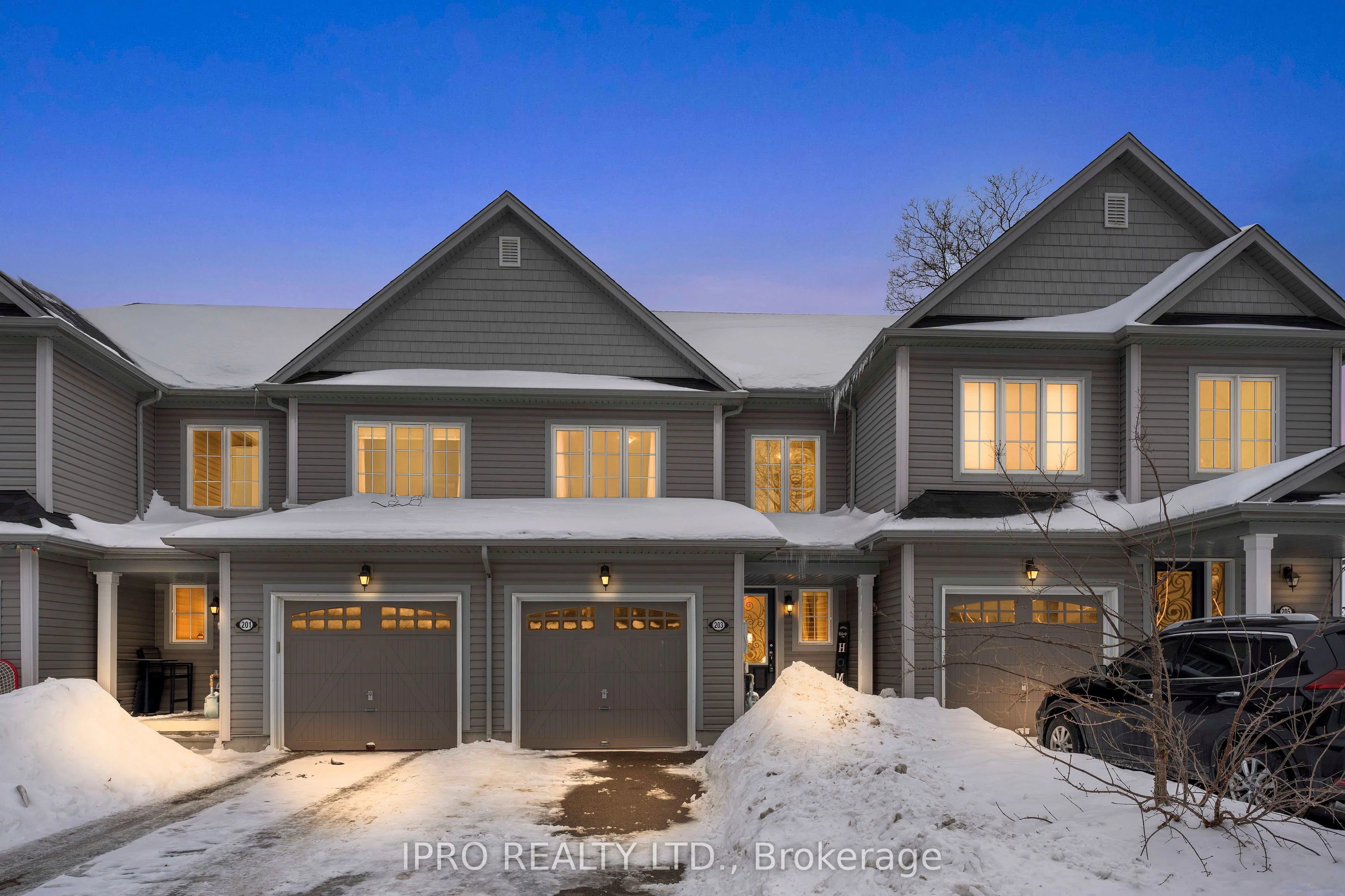 Att/Row/Townhouse in Hamilton