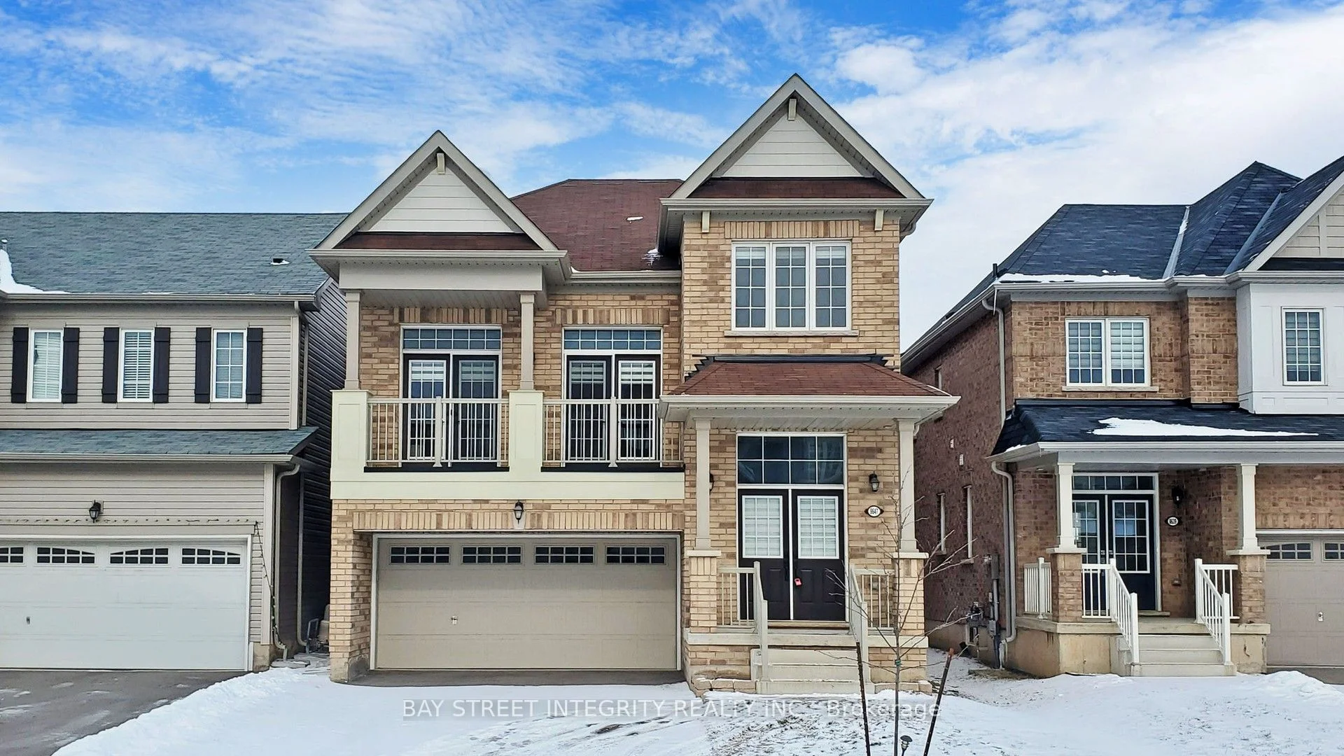 Detached in Niagara Falls